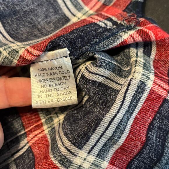 Market & Spruce Plaid Popover Top Women’s L Navy Red Long Sleeve 100% Rayon - Picture 6 of 6